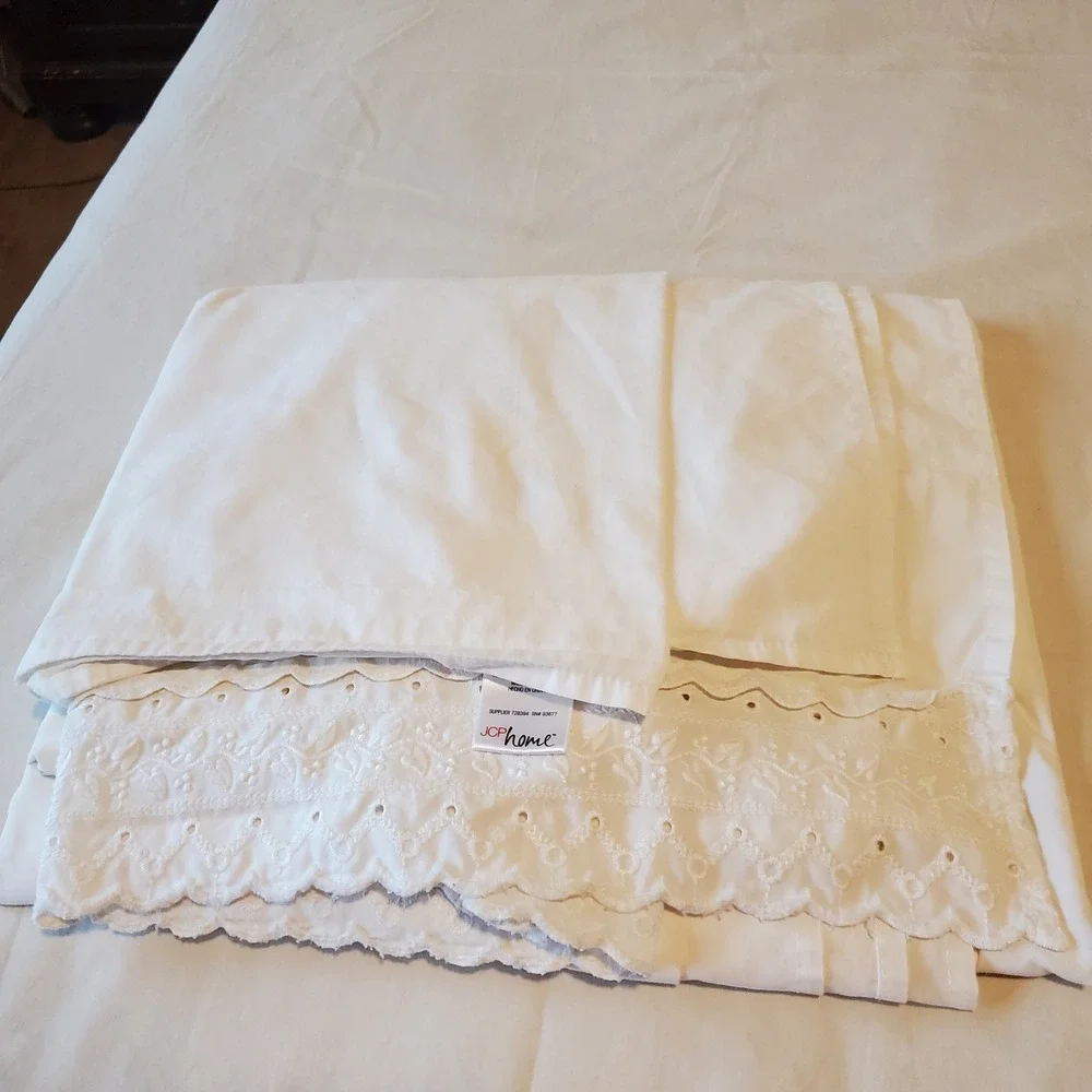 JC Penney Home King Flat Sheet White Eyelet Lace Scalloped Border Cotton Blend